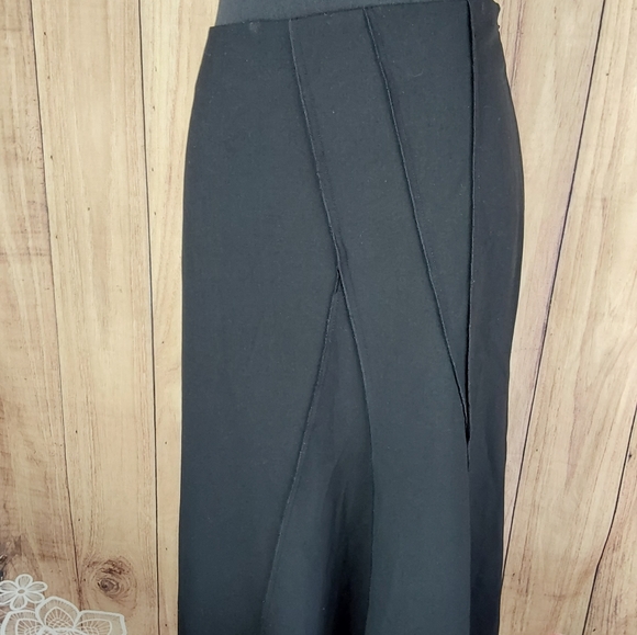 The Limited Stretch Black Midi Skirt With Abstract Lines Pattern - Picture 8 of 12